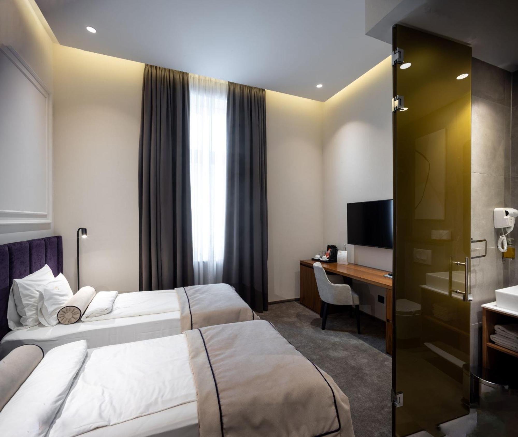 Offre Spéciale - Chambre Double ou Lits Jumeaux Supérieure avec Navette Aéroport Aller Simple