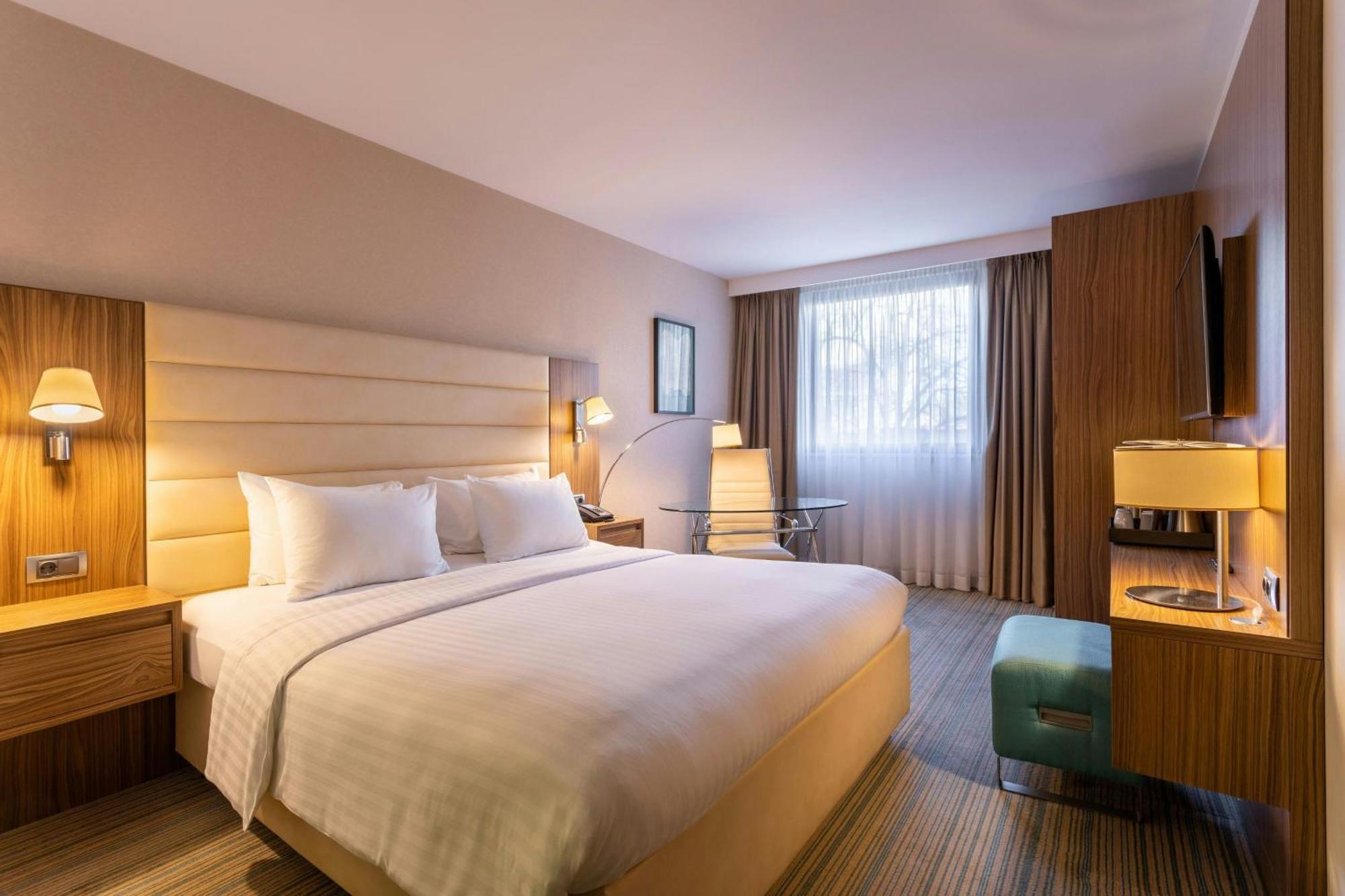Standard Room King Bed