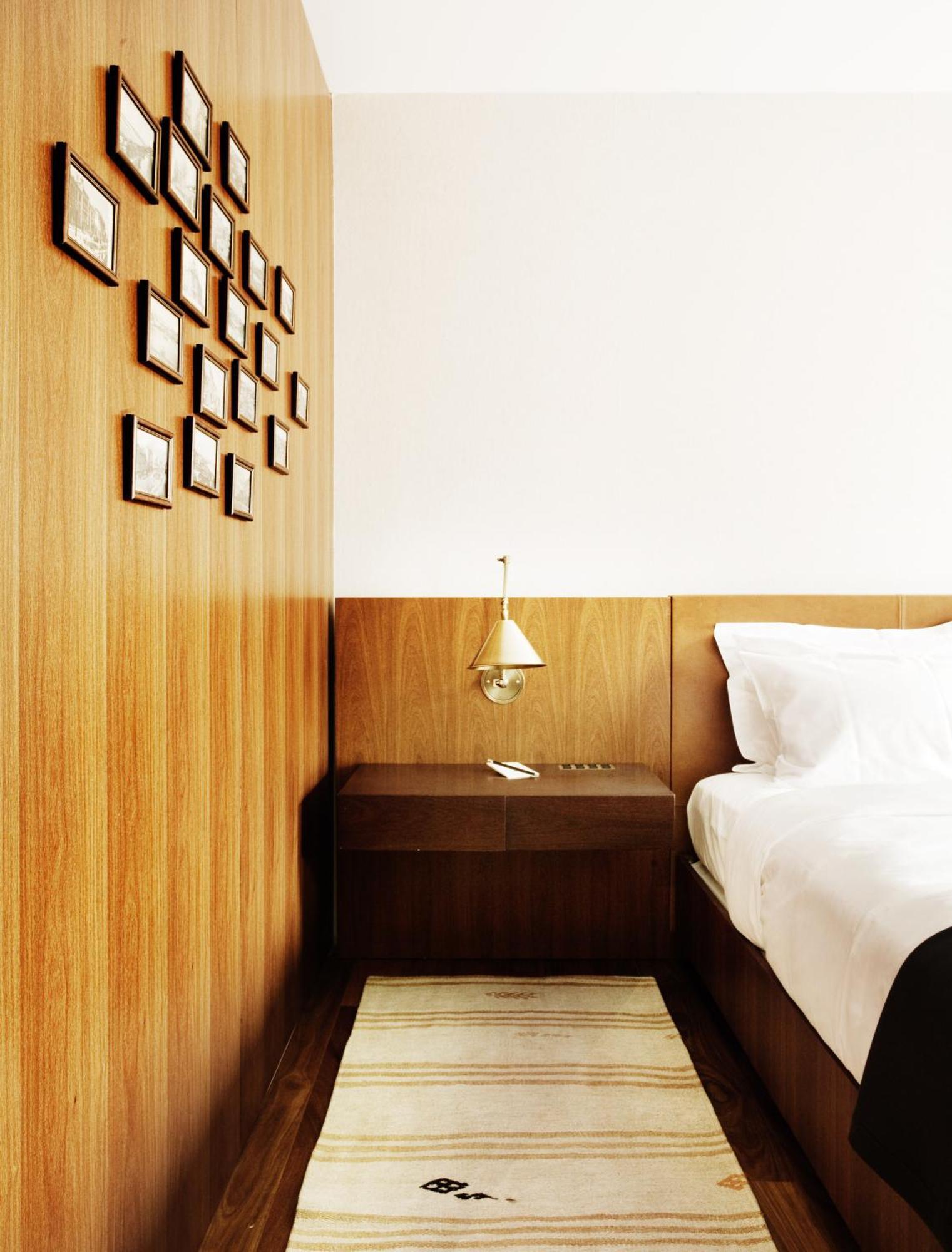 Superior King Room Sq9