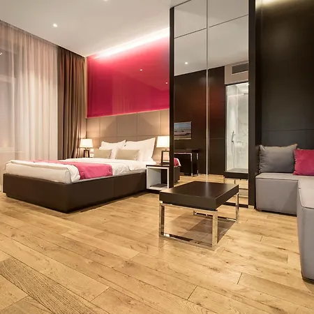 Maccani Luxury Suites-3